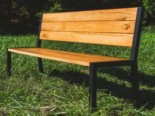 Dubová venkovní lavice s opěrkou. #zahrada #pergola #terasa #podzimní #podzim #prostedub #dub #lavice #posezeni #exterieur...